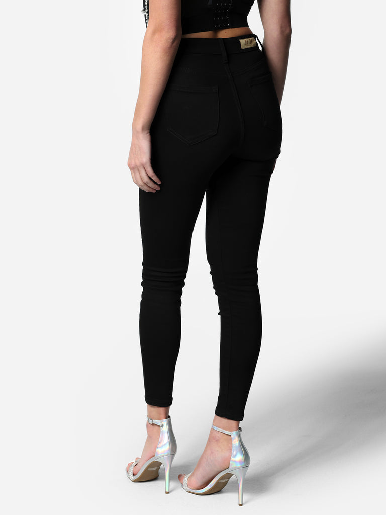 Woman wearing Black High Rise Skinny Jeans